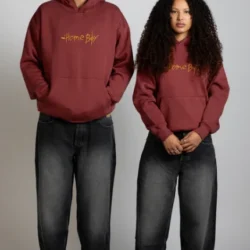 How should baggy jeans fit men